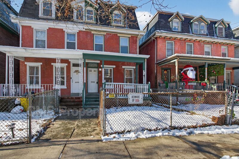 39 Carroll St property image