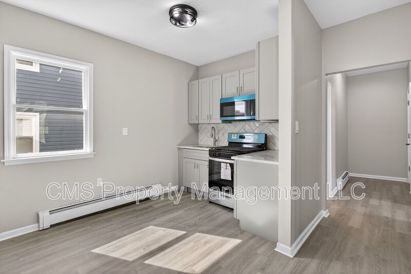 378 Grand St, 1L property image
