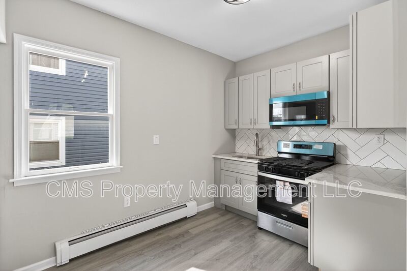 378 Grand St, 1L property image