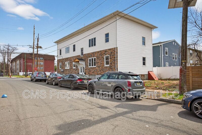 378 Grand St, 2L property image