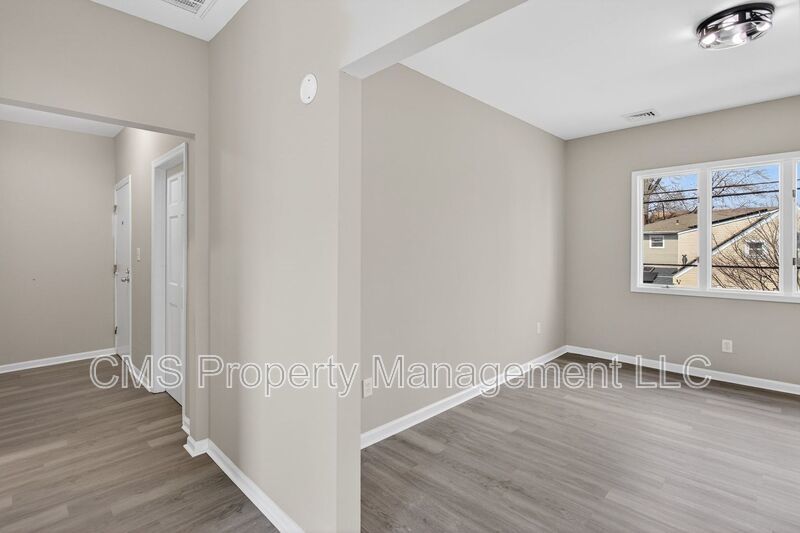 378 Grand St, 2L property image