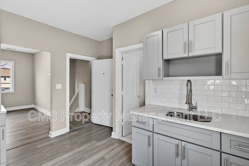 378 Grand St, 2R property image