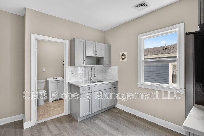 378 Grand St, 2R property image