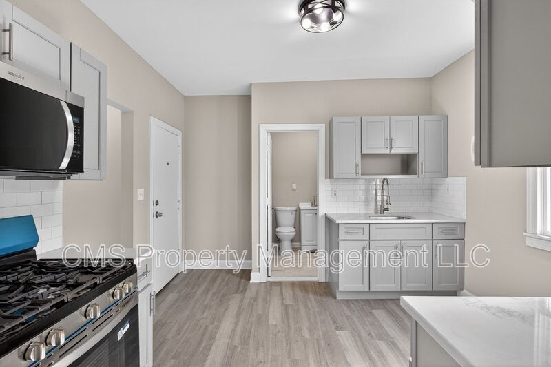 378 Grand St, 2R property image