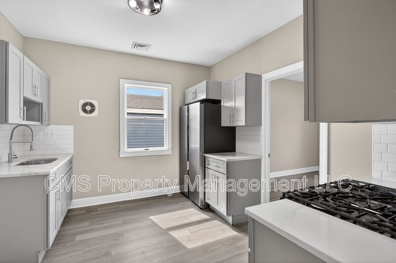 378 Grand St, 2R property image