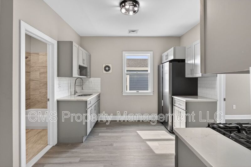 378 Grand St, 2R property image