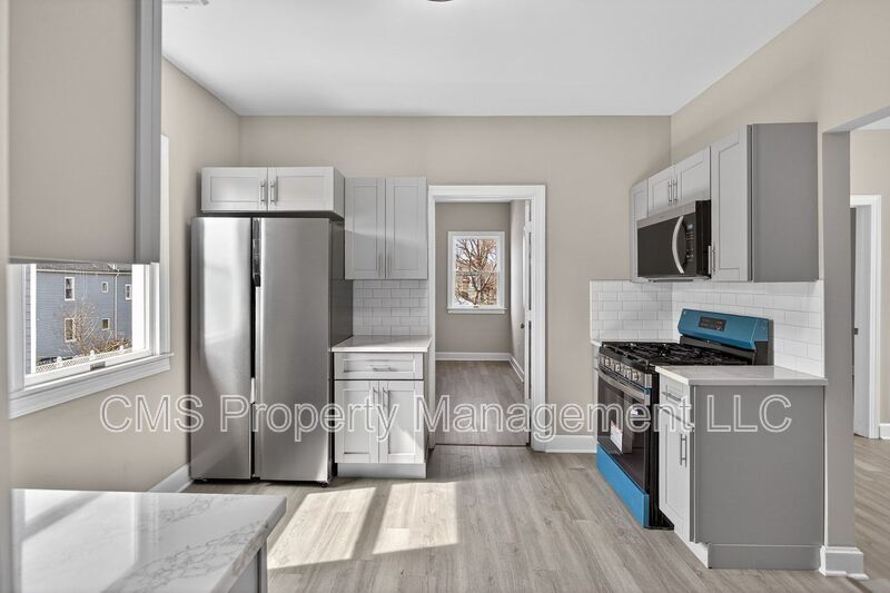 378 Grand St, 2R property image