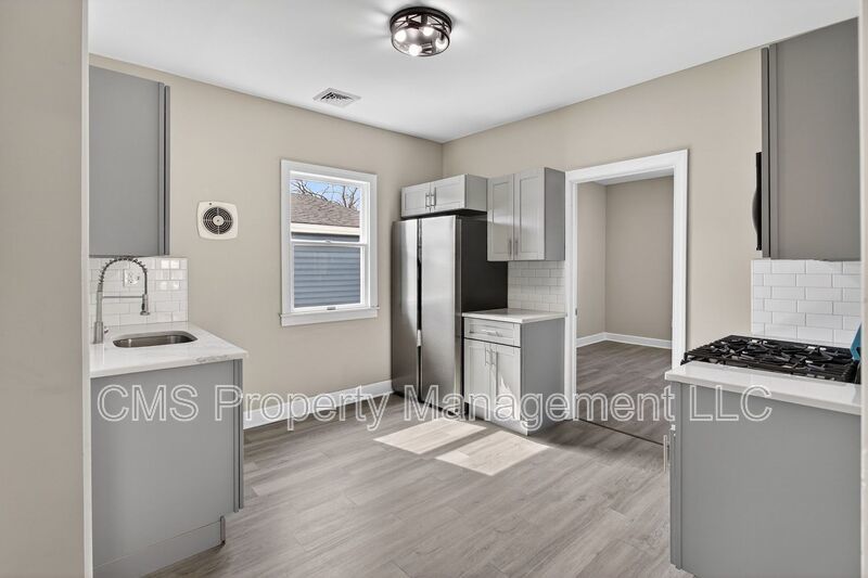 378 Grand St, 2R property image