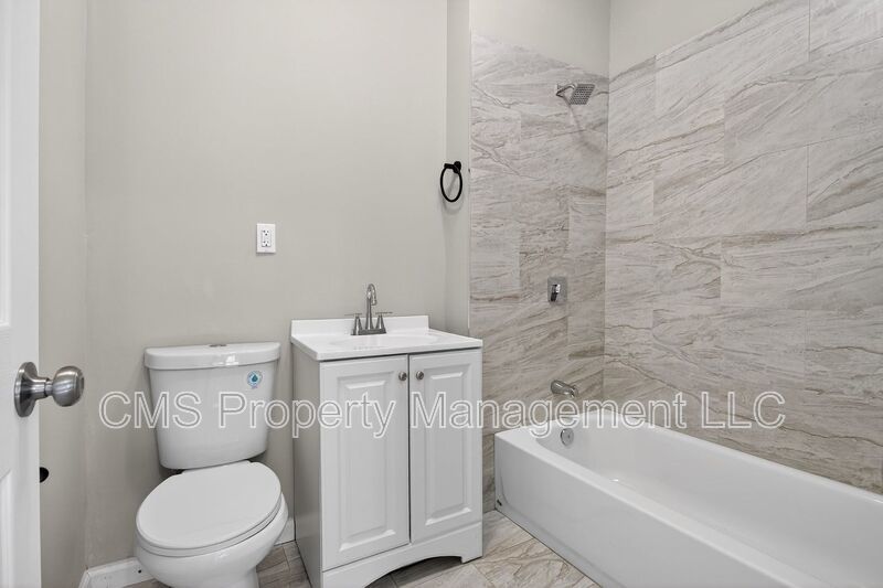378 Grand St, 2R property image
