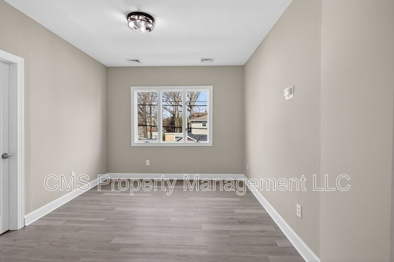 378 Grand St, 2R property image