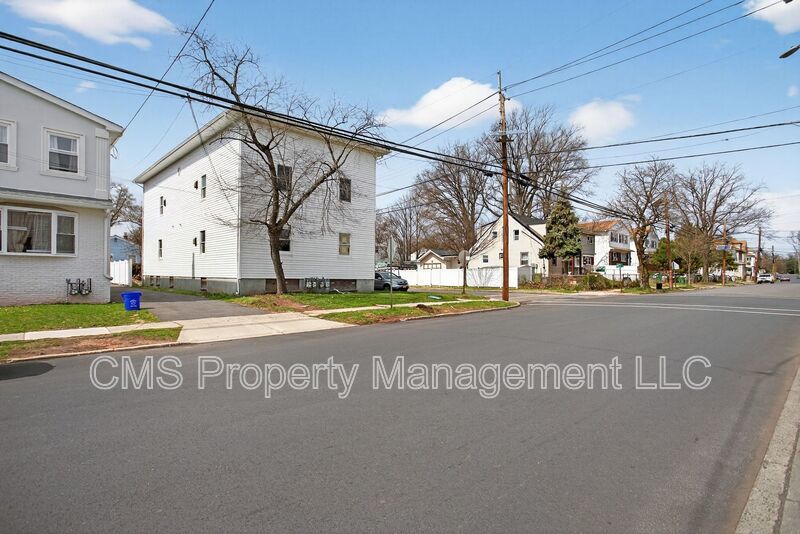 378 Grand St, 2R property image