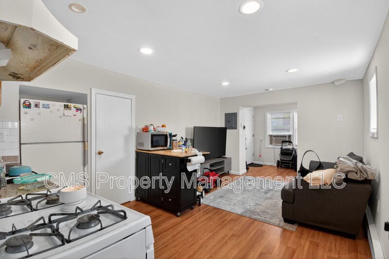 1290 Baker St, 1L property image