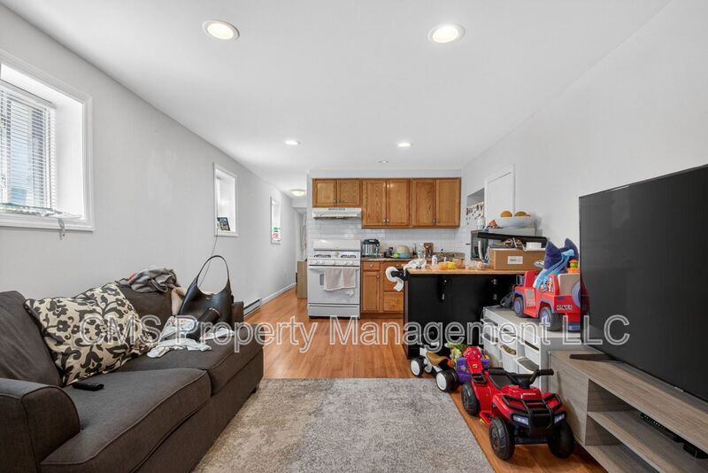 1290 Baker St, 1L property image