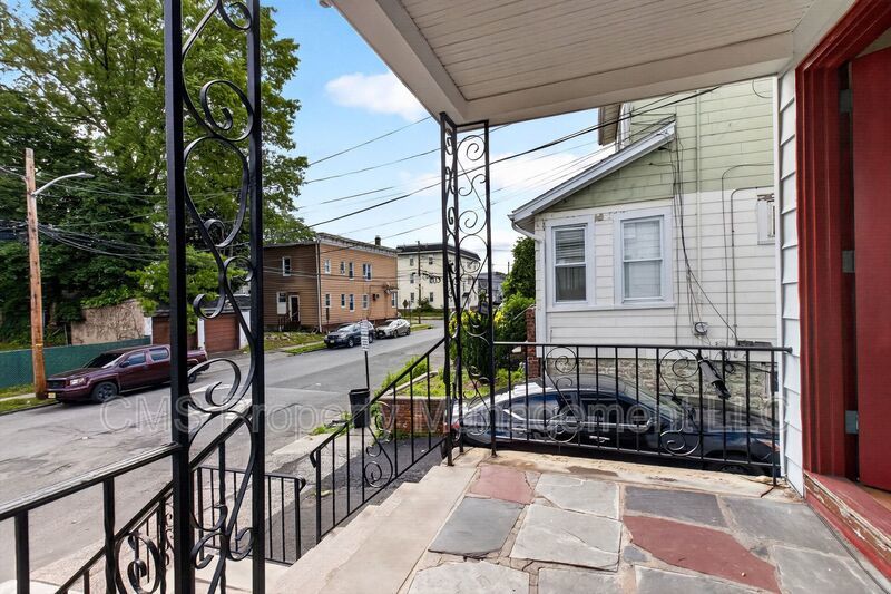 49 Welland Ave, 2nd Floor property image