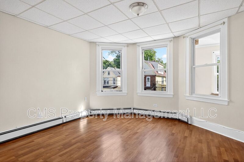 49 Welland Ave, 2nd Floor property image