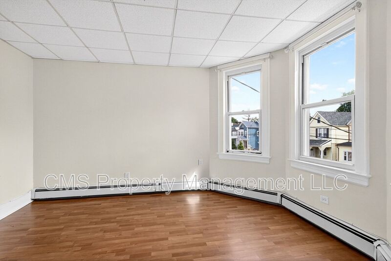 49 Welland Ave, 2nd Floor property image