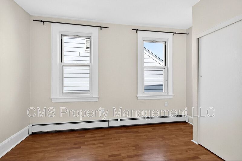 49 Welland Ave, 2nd Floor property image