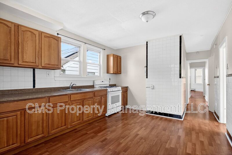 49 Welland Ave, 2nd Floor property image