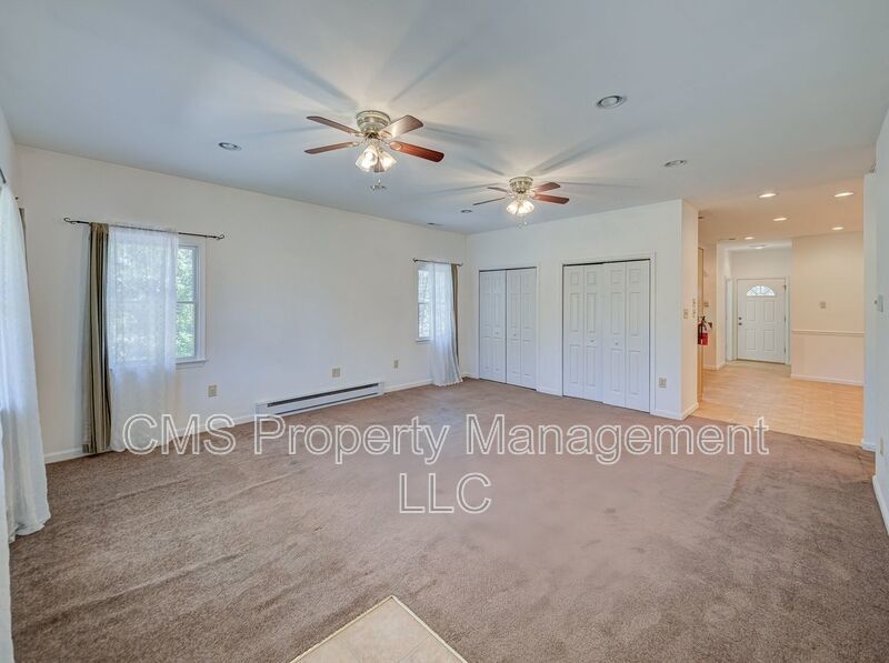 756 Lakehurst Rd, Unit B property image