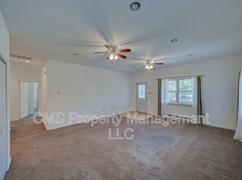 756 Lakehurst Rd, Unit B property image