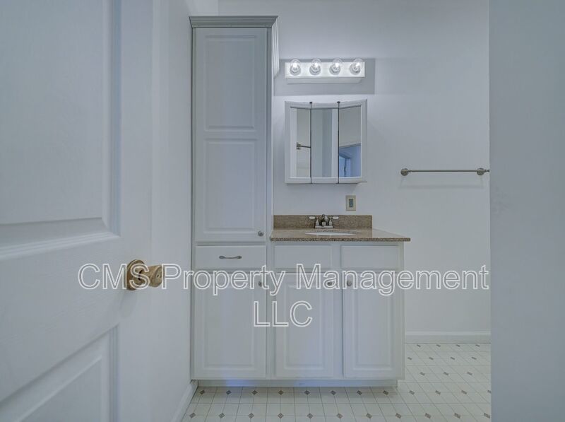 756 Lakehurst Rd, Unit B property image