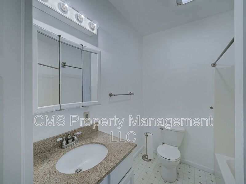 756 Lakehurst Rd, Unit B property image