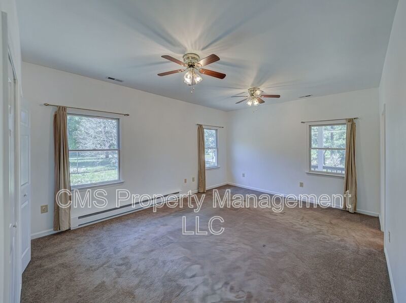756 Lakehurst Rd, Unit B property image
