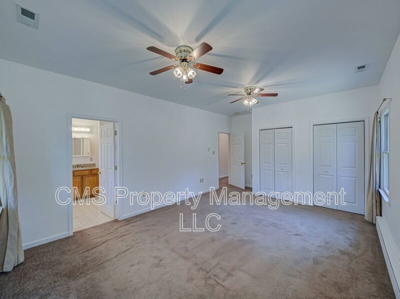 756 Lakehurst Rd, Unit B property image