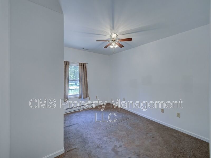 756 Lakehurst Rd, Unit B property image