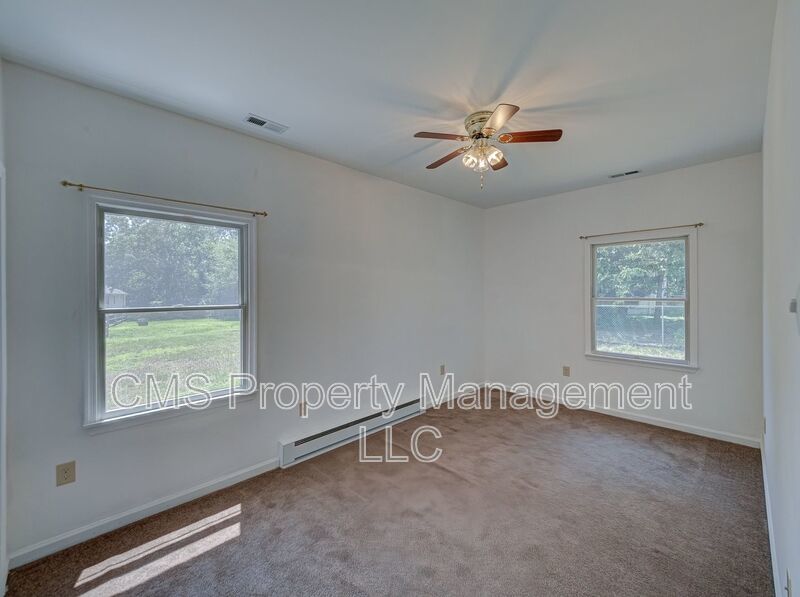 756 Lakehurst Rd, Unit B property image
