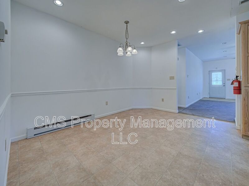 756 Lakehurst Rd, Unit B property image