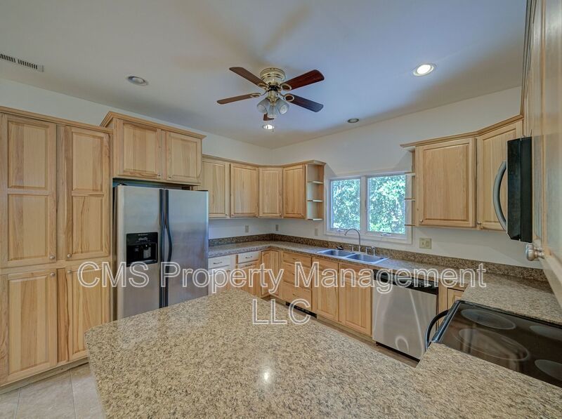 756 Lakehurst Rd, Unit B property image
