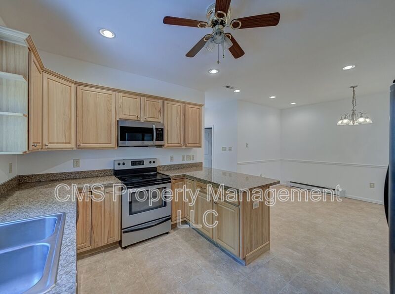 756 Lakehurst Rd, Unit B property image
