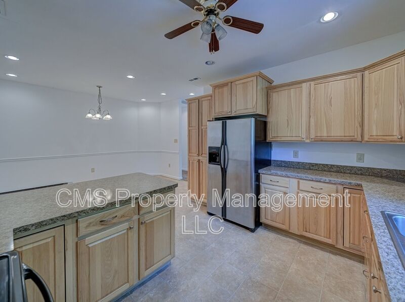756 Lakehurst Rd, Unit B property image