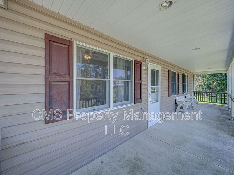 756 Lakehurst Rd, Unit B property image