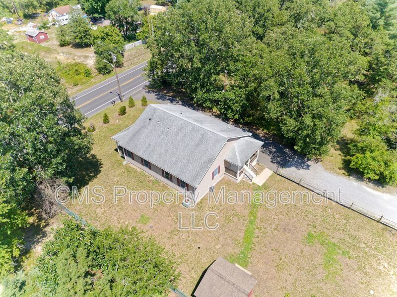 756 Lakehurst Rd, Unit B property image