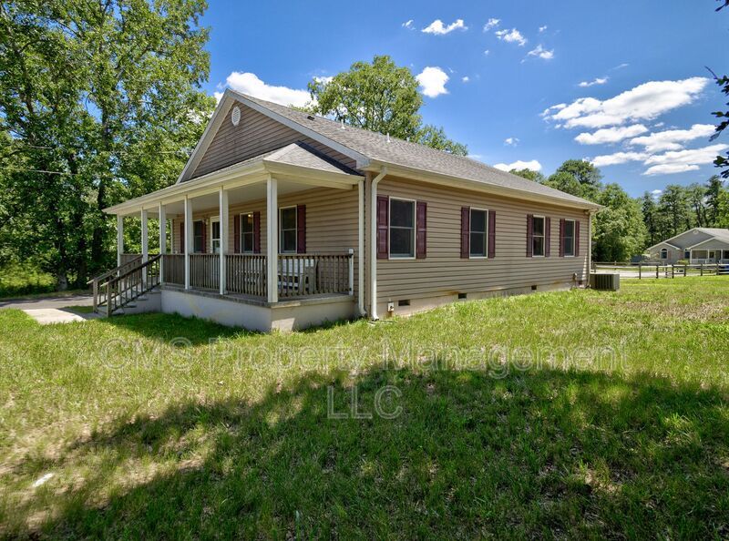 756 Lakehurst Rd, Unit B property image
