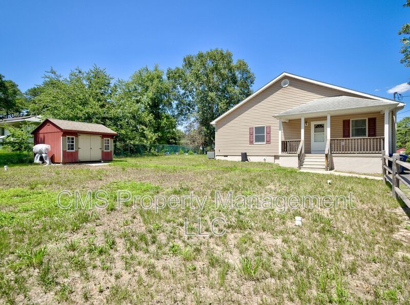 756 Lakehurst Rd, Unit B property image