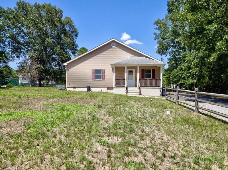 756 Lakehurst Rd, Unit B property image