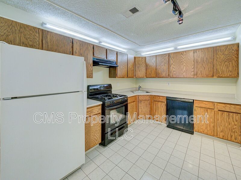96 Versailles Ct property image