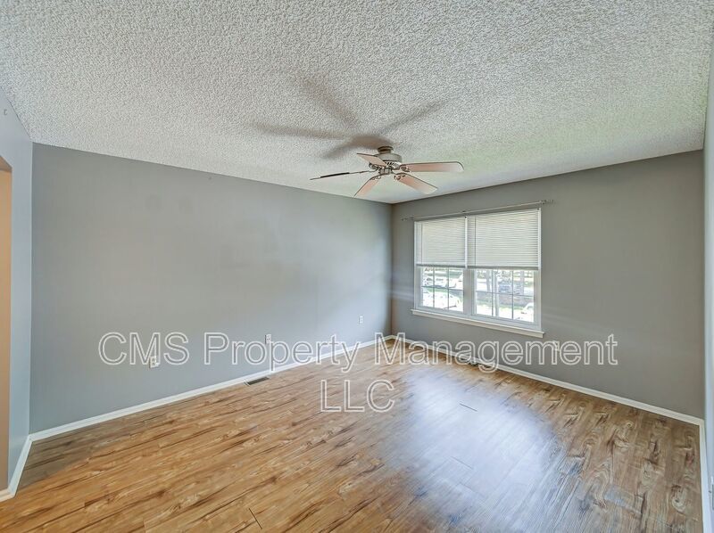 96 Versailles Ct property image