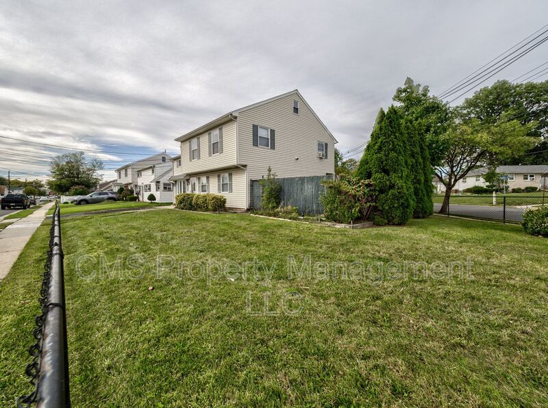 74 Markowitz St property image