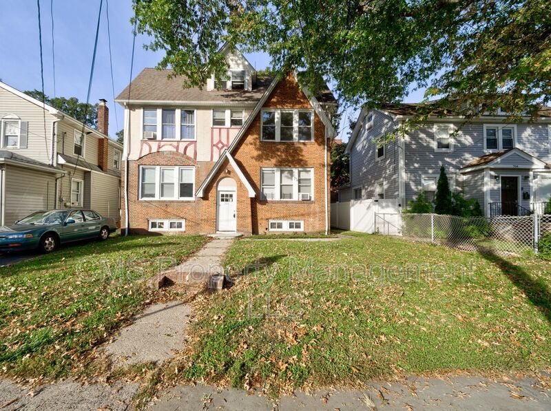 706 Chestnut St, 2R property image