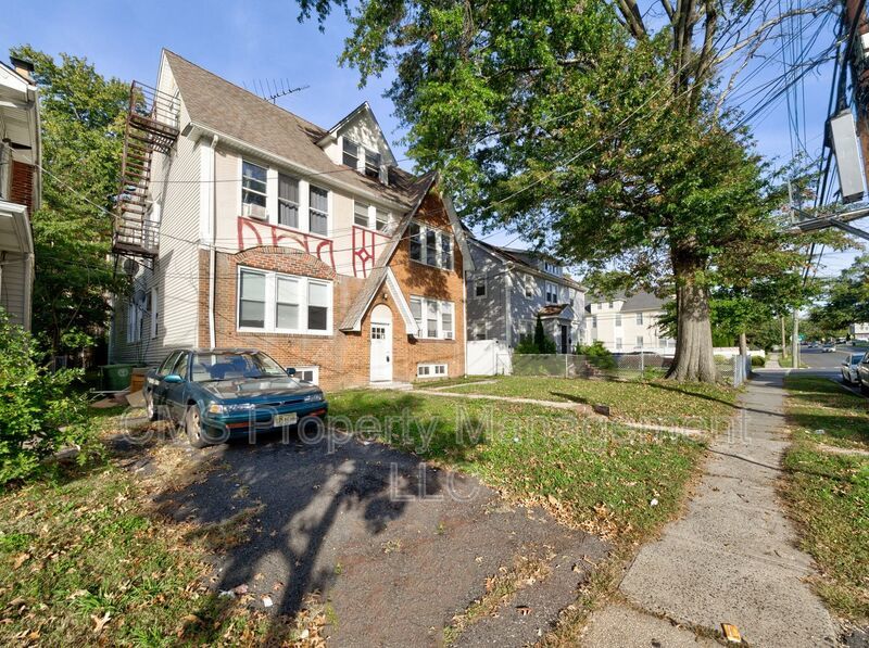 706 Chestnut St, 2R property image