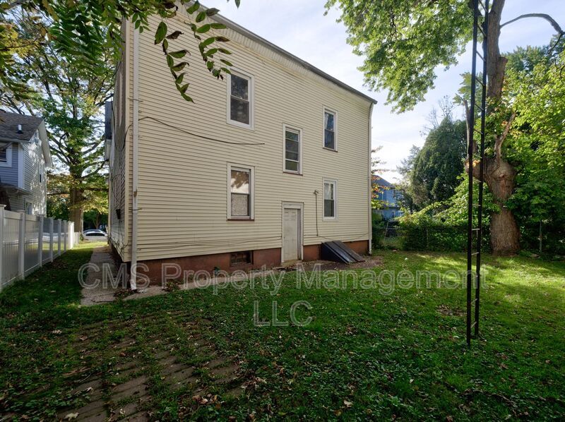 706 Chestnut St, 2R property image